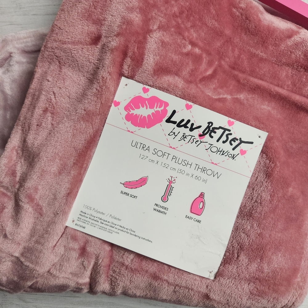 Betsey Johnson Blanket Blue Pink Ombré Ultra Soft Plush Throw - Picture 7 of 7